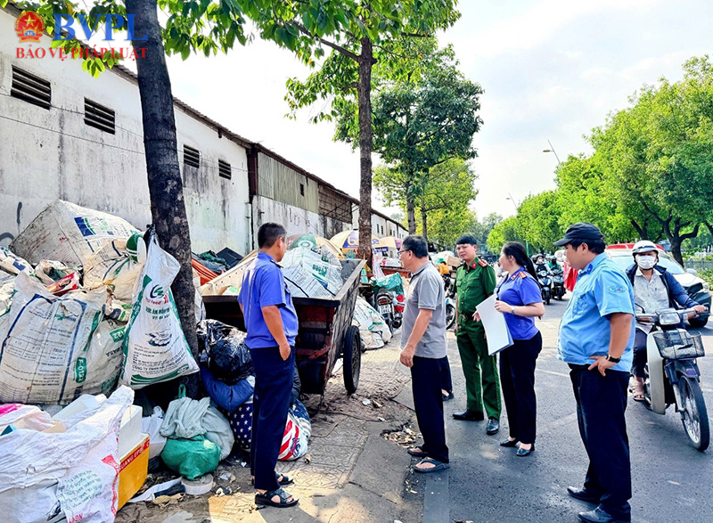 Kiến nghị xử lý điểm nóng rác thải trên đường Hoàng Sa