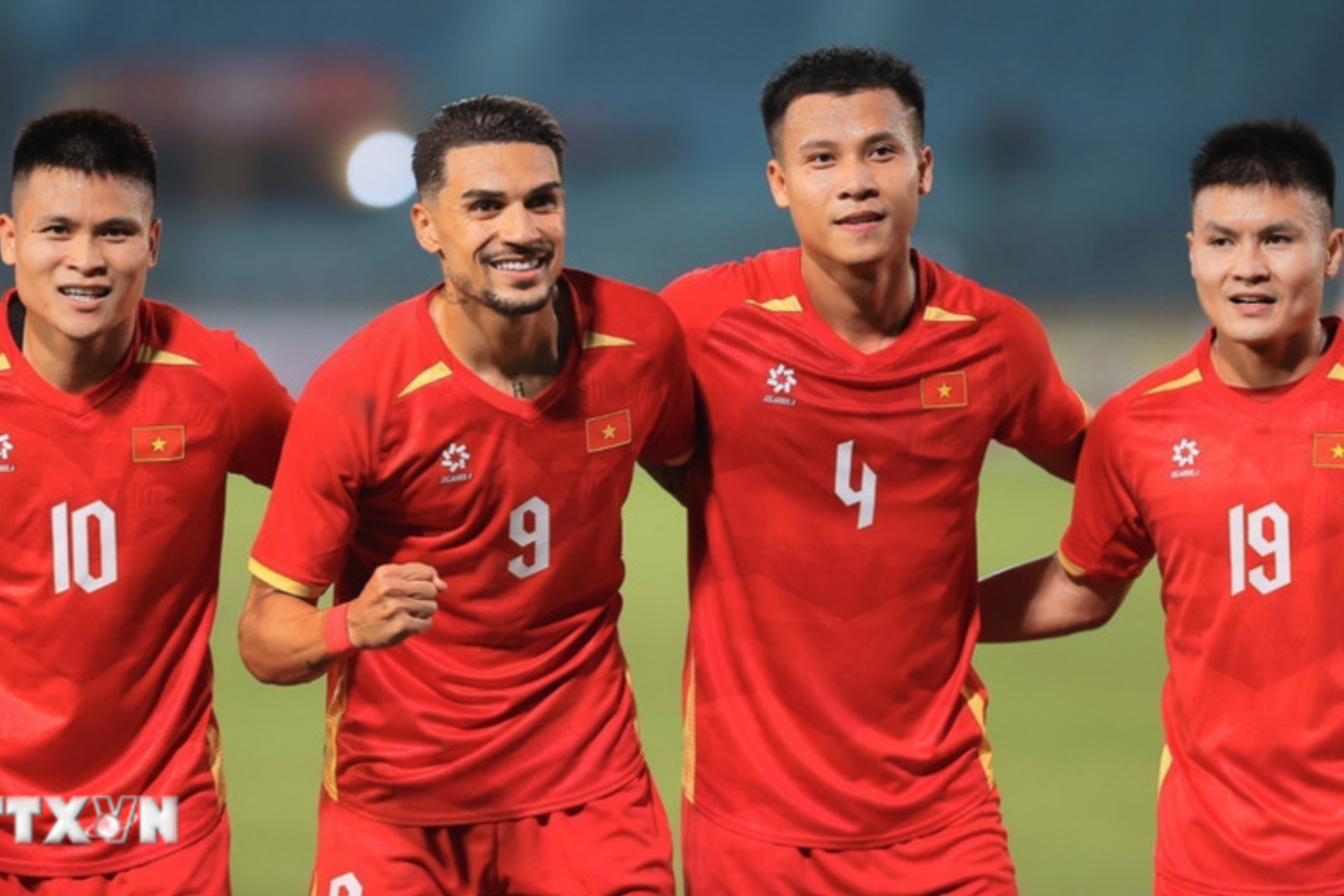 Tuyển Việt Nam tăng 5 bậc, trở lại top 100 thế giới