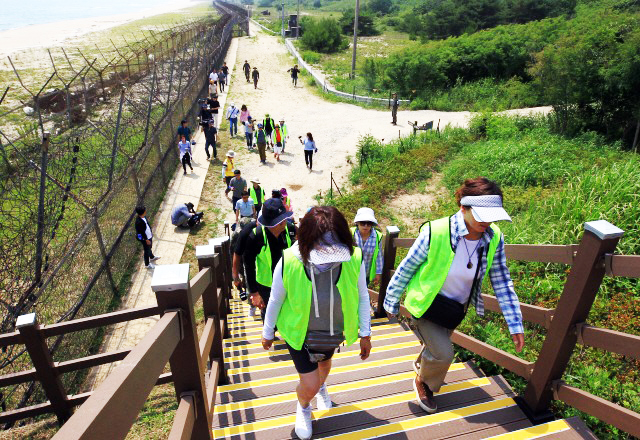 Hàn Quốc mở cửa trở lại toàn bộ 12 tuyến đường đi bộ hòa bình gần khu phi quân sự