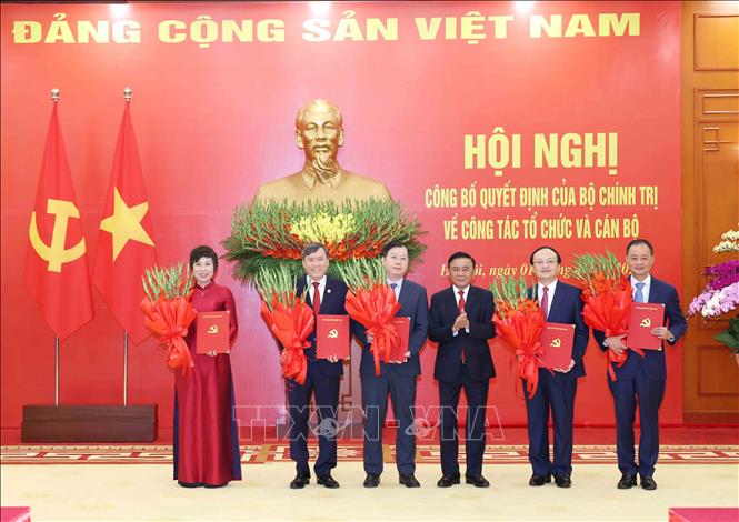 Hội nghị công bố Quyết định của Bộ Chính trị về công tác tổ chức và cán bộ của 5 cơ quan