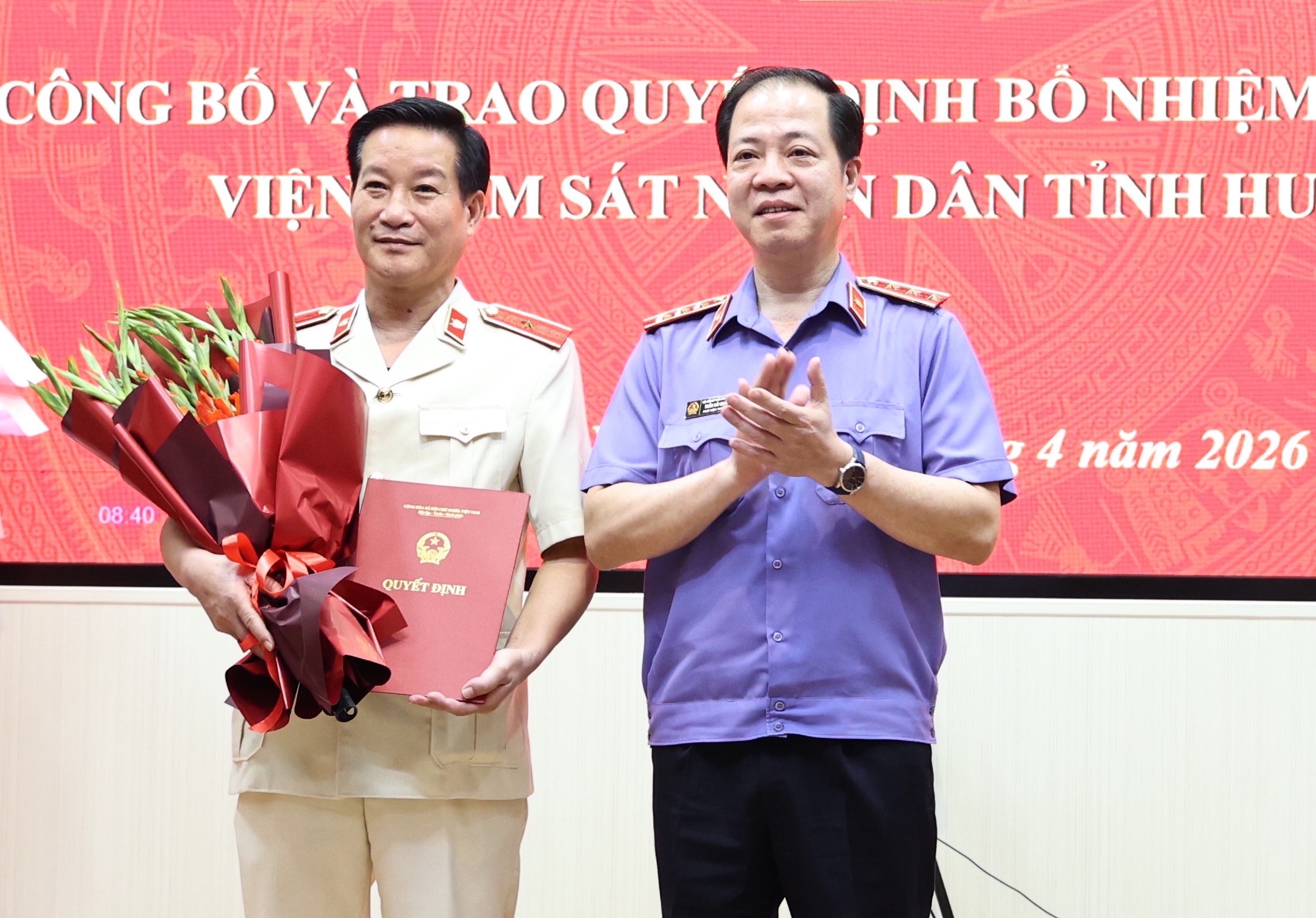 Phó Viện trưởng VKSND tối cao Trần Hải Quân trao quyết định điều động, bổ nhiệm Viện trưởng VKSND tỉnh Hưng Yên