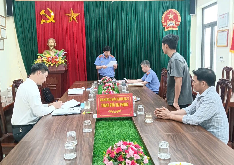 VKSND khu vực 13 – Hải Phòng họp xét áp dụng biện pháp chuyển hướng đối với bị can chưa thành niên