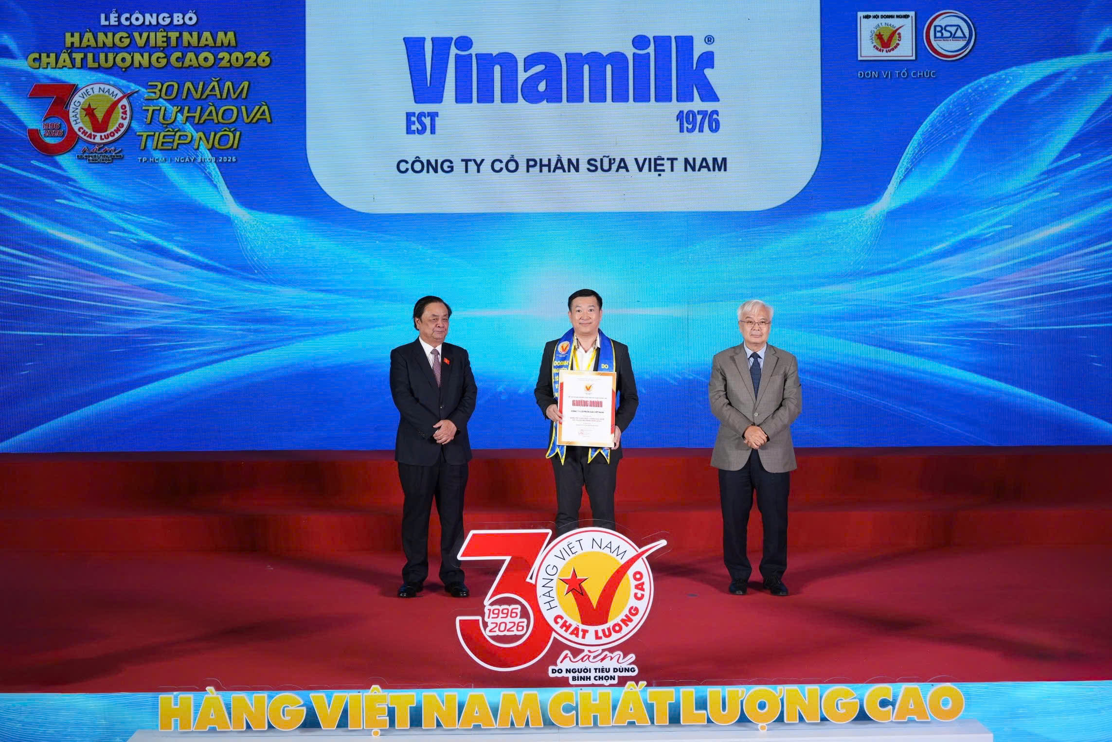 Vinamilk 30 năm liên tiếp được vinh danh Hàng Việt Nam Chất lượng cao