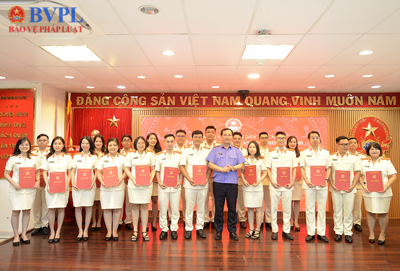 VKSND TP Hồ Chí Minh trao Quyết định bổ nhiệm Kiểm sát viên sơ cấp