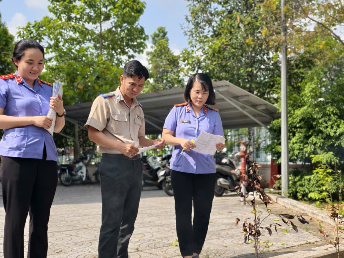 VKSND Khu vực 4 - Cần Thơ kiểm sát việc tiêu hủy vật chứng trong các vụ án hình sự