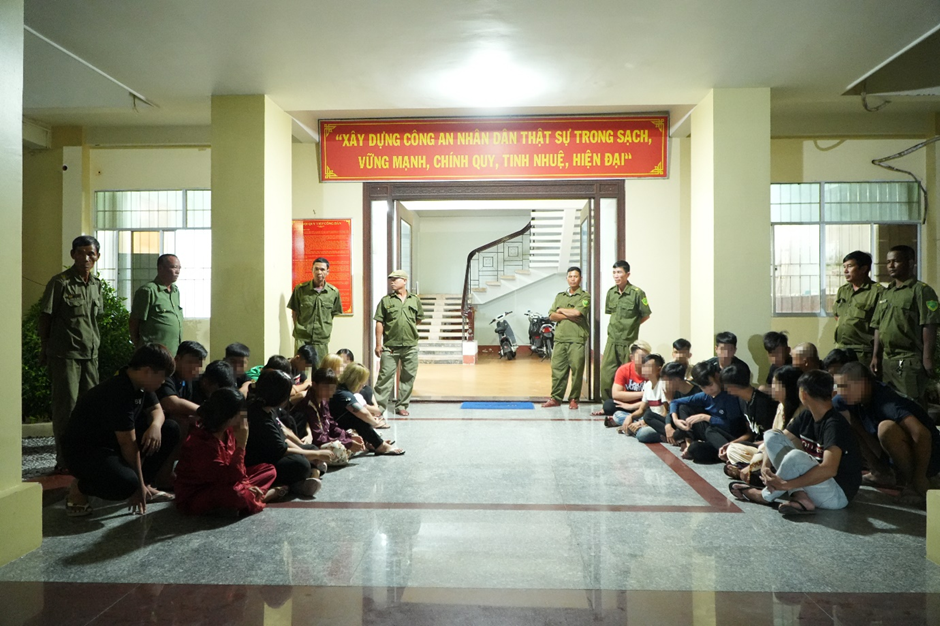 Khởi tố 6 đối tượng dùng bom xăng “hỗn chiến” tại TP Cần Thơ