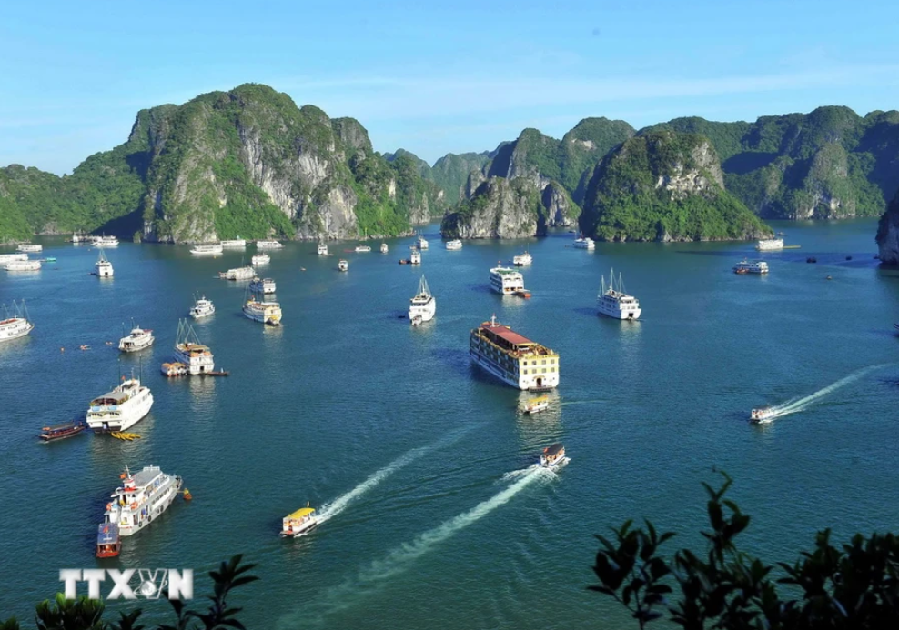 Chính thức mở tuyến du lịch biển xuyên vùng di sản giữa vịnh Hạ Long và vịnh Lan Hạ