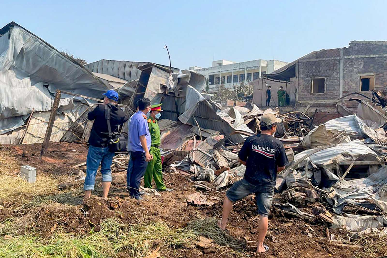 VKSND khu vực 10, TP Đà Nẵng kiểm sát khám nghiệm vụ cháy trại sản xuất hòm