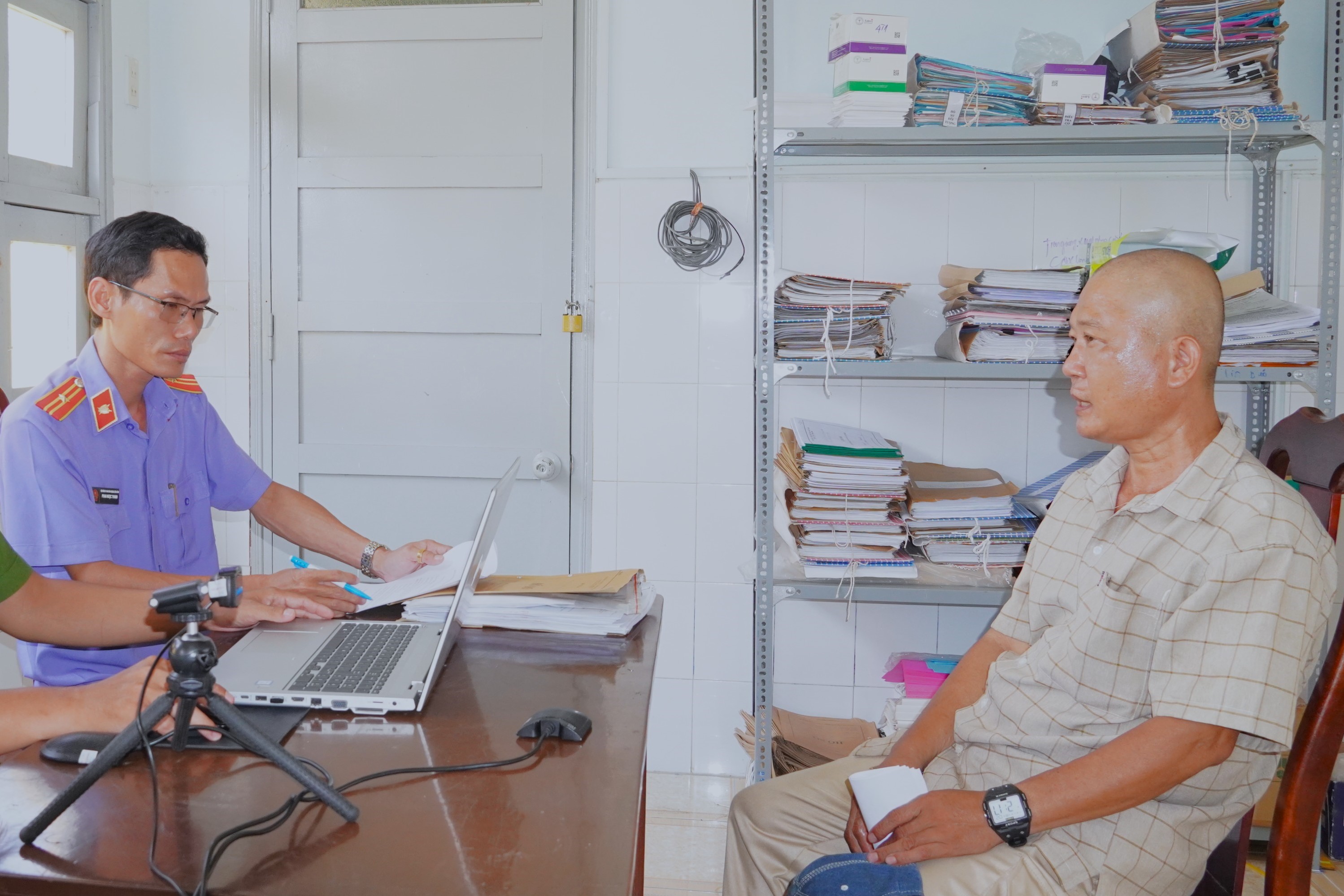 Khởi tố đối tượng cản trở lực lượng CSGT về tội “chống người thi hành công vụ”