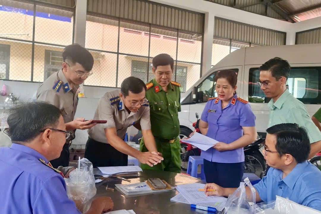 VKSND TP Cần Thơ kiểm sát việc tiêu hủy, sung công vật chứng, tài sản