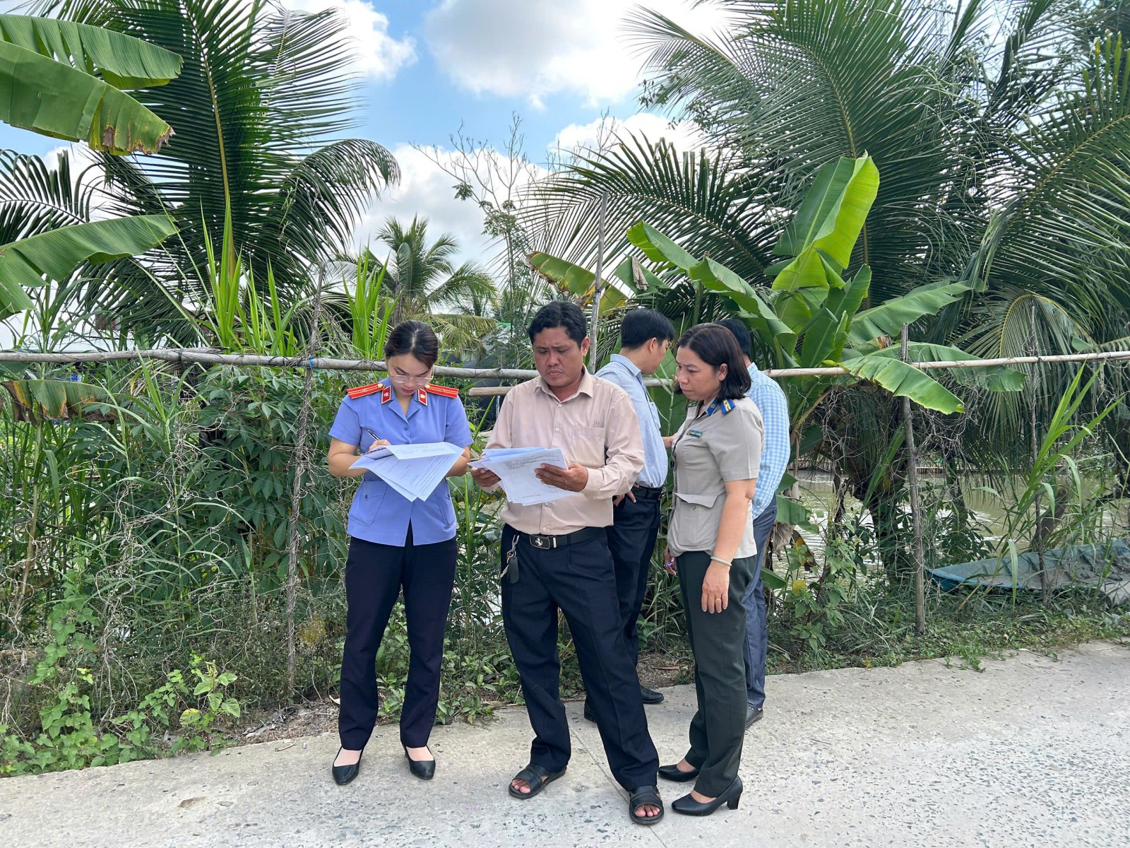 VKSND Khu vực 3 - Cần Thơ kiểm sát cưỡng chế kê biên quyền sử dụng đất