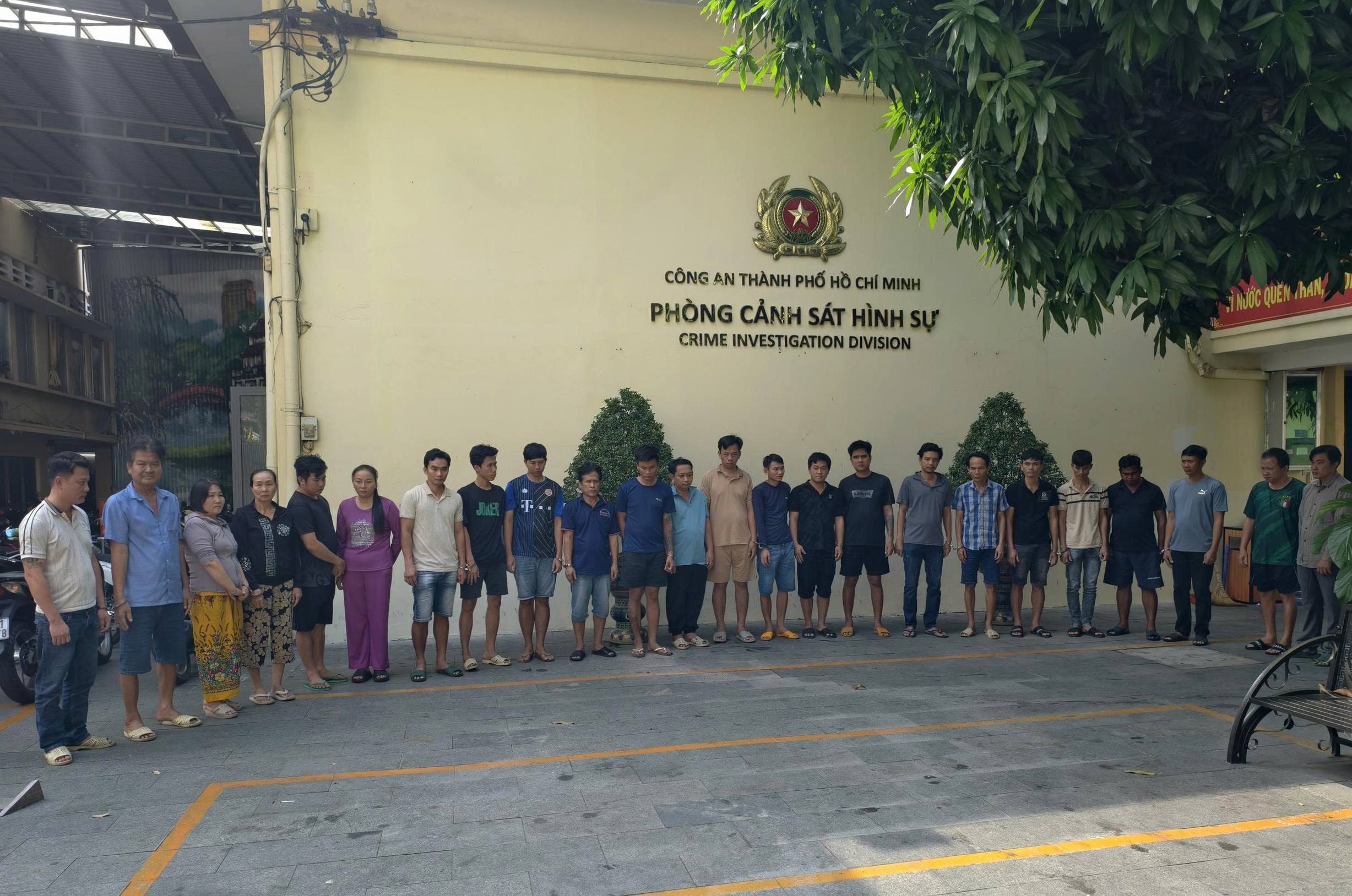 Khởi tố, bắt tạm giam nhóm tài xế chiếm đoạt 500 tấn hạt điều, trị giá 22 tỉ đồng