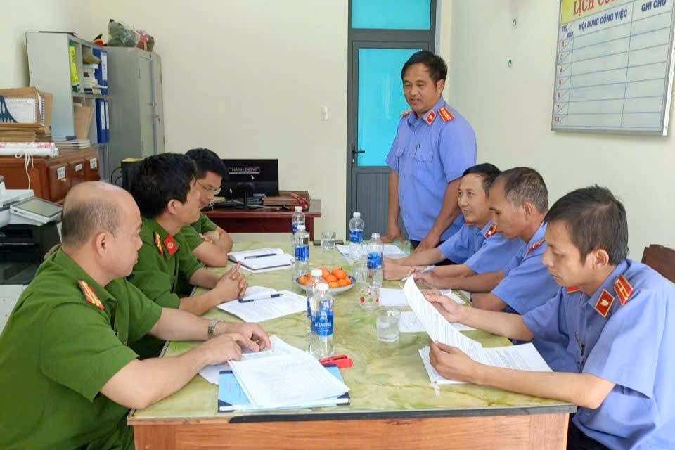 Kiểm sát trực tiếp công tác tạm giữ, tạm giam và thi hành án hình sự