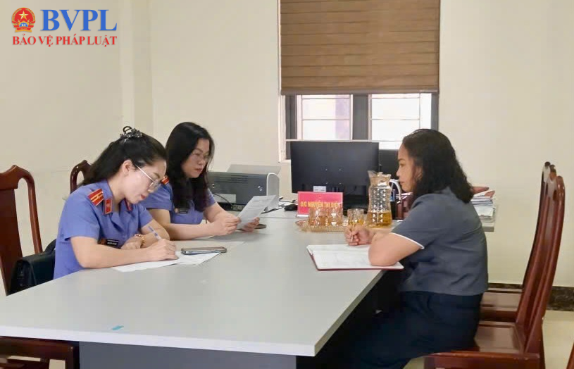 Qua 2 vụ án ly hôn, Viện kiểm sát kiến nghị cấp giấy khai sinh cho 3 cháu nhỏ