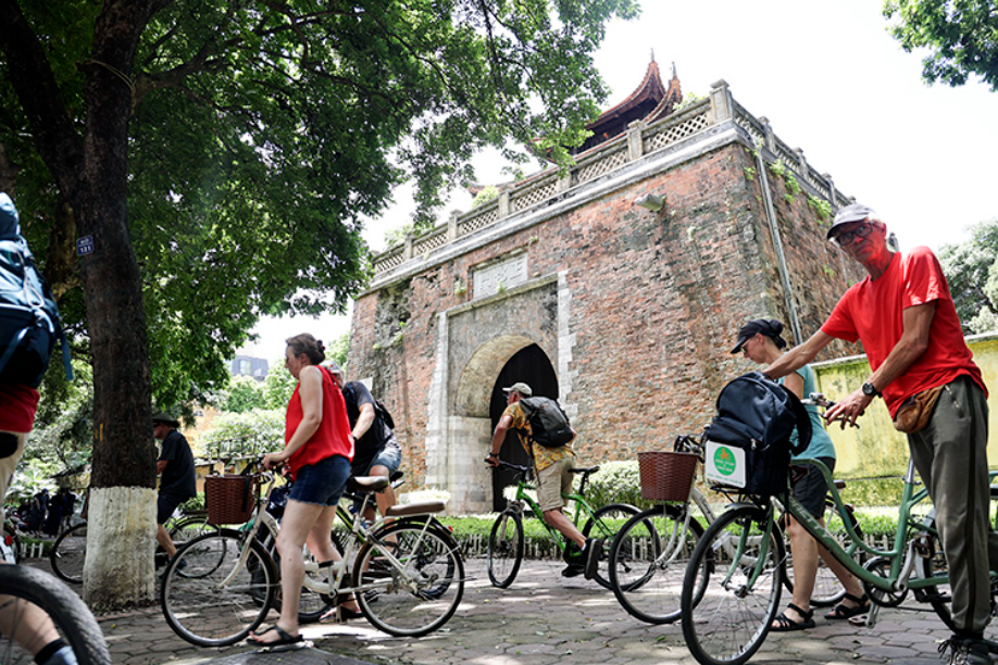 Nắng nóng gia tăng trên diện rộng, Bắc Bộ có mưa vài nơi