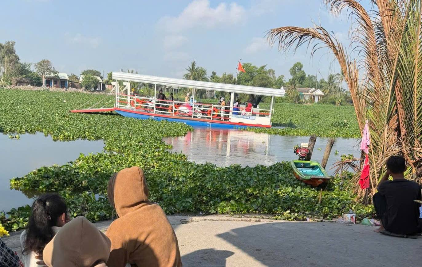 Nỗ lực tìm kiếm hai trẻ nhỏ đuối nước trên sông Vàm Cỏ Tây