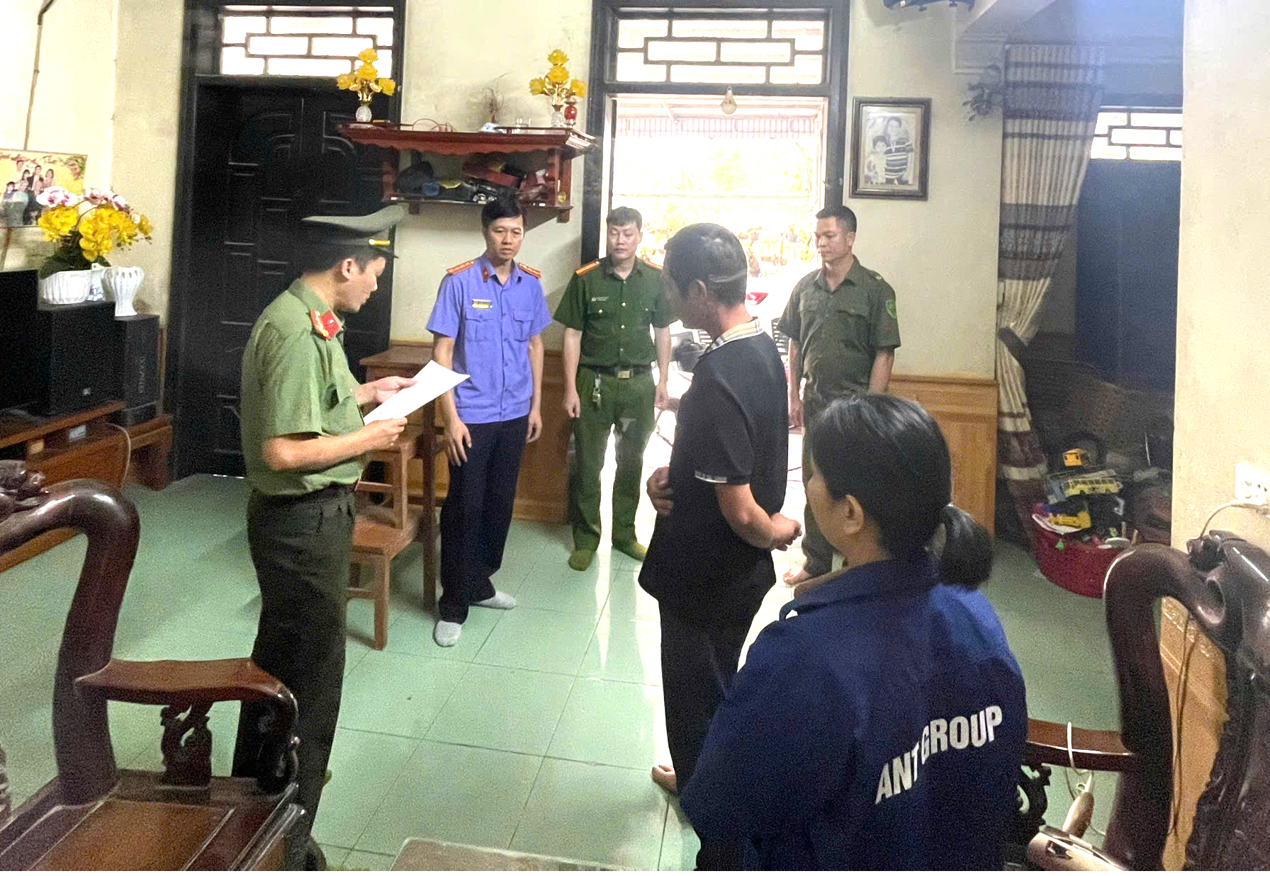 Triệt phá đường dây mua bán trái phép hóa đơn qua mạng