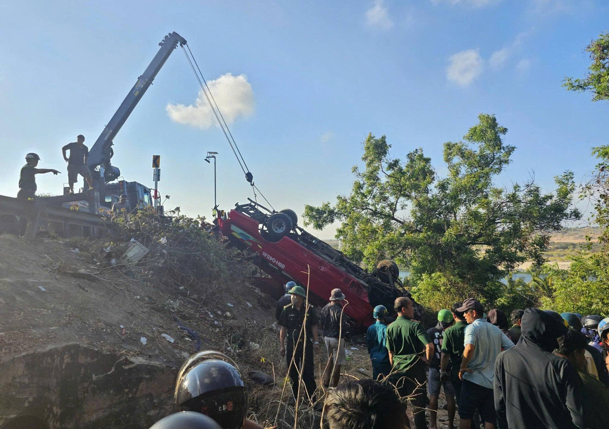 Xe khách lao xuống vực ở Lâm Đồng, 3 người tử vong