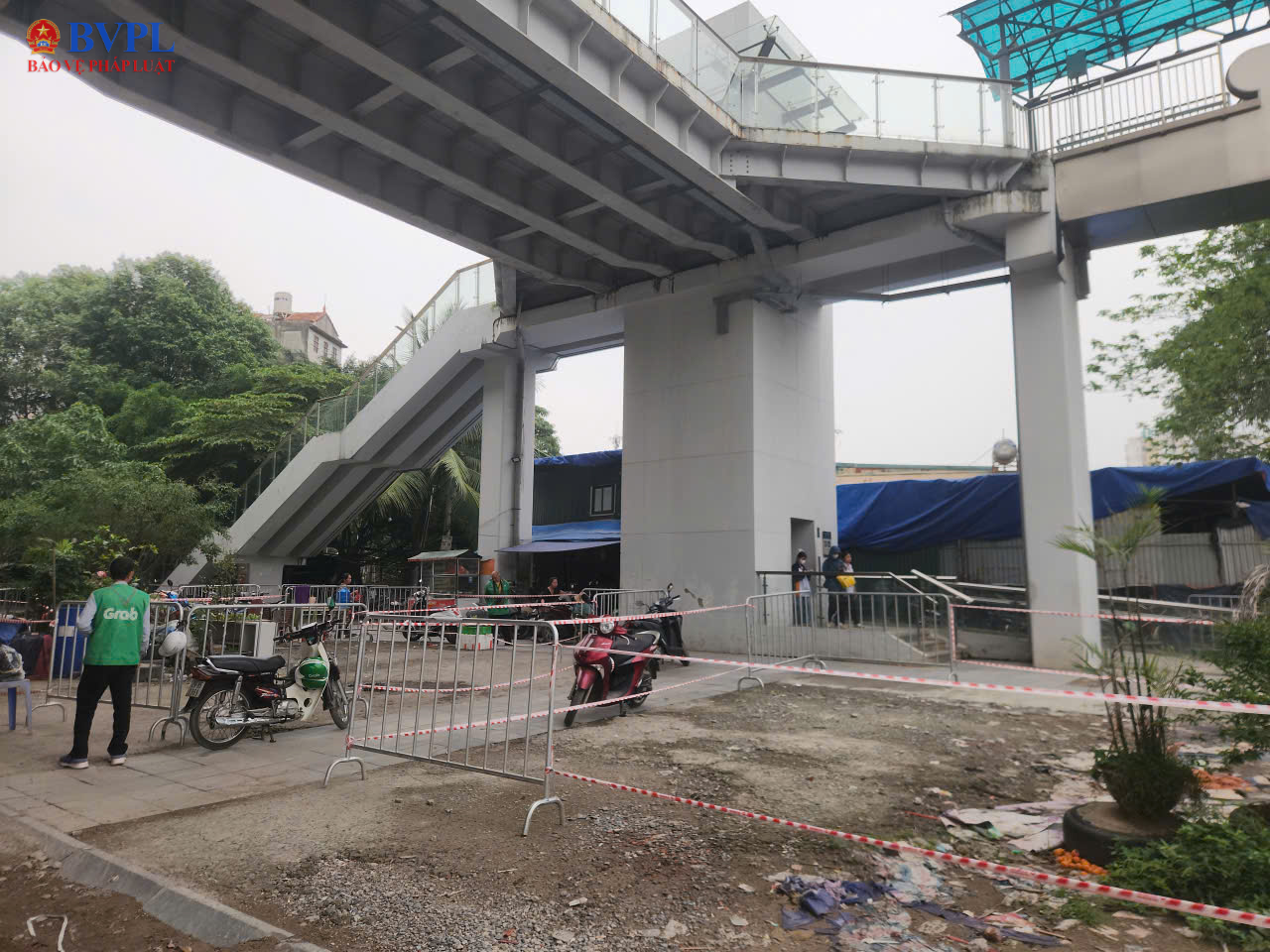 Xóa bãi xe “bủa vây” chân ga Cát Linh – Hà Đông sau khi Báo Bảo vệ pháp luật phản ánh