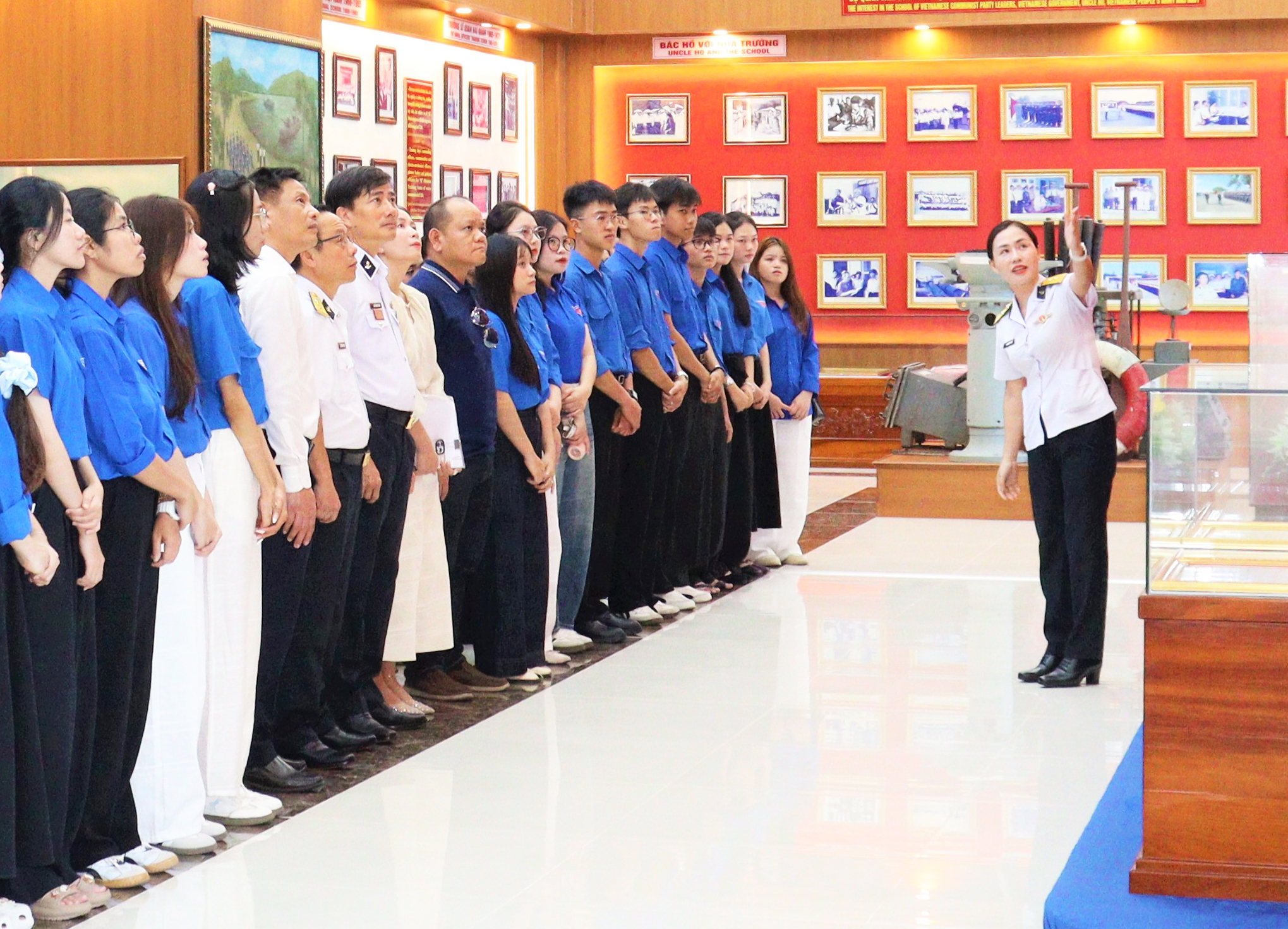 Gần 150 cán bộ, giảng viên, sinh viên Đại học Huế tham quan, giao lưu, tìm hiểu biển, đảo Việt Nam