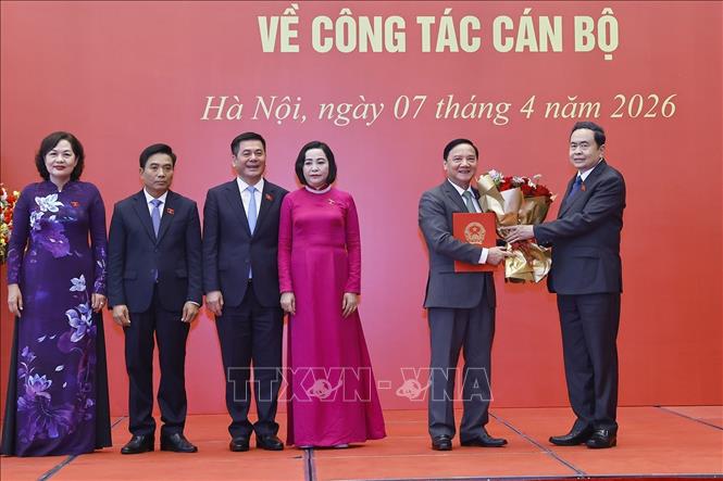 Chủ tịch Quốc hội Trần Thanh Mẫn dự Lễ công bố và trao Nghị quyết về công tác cán bộ