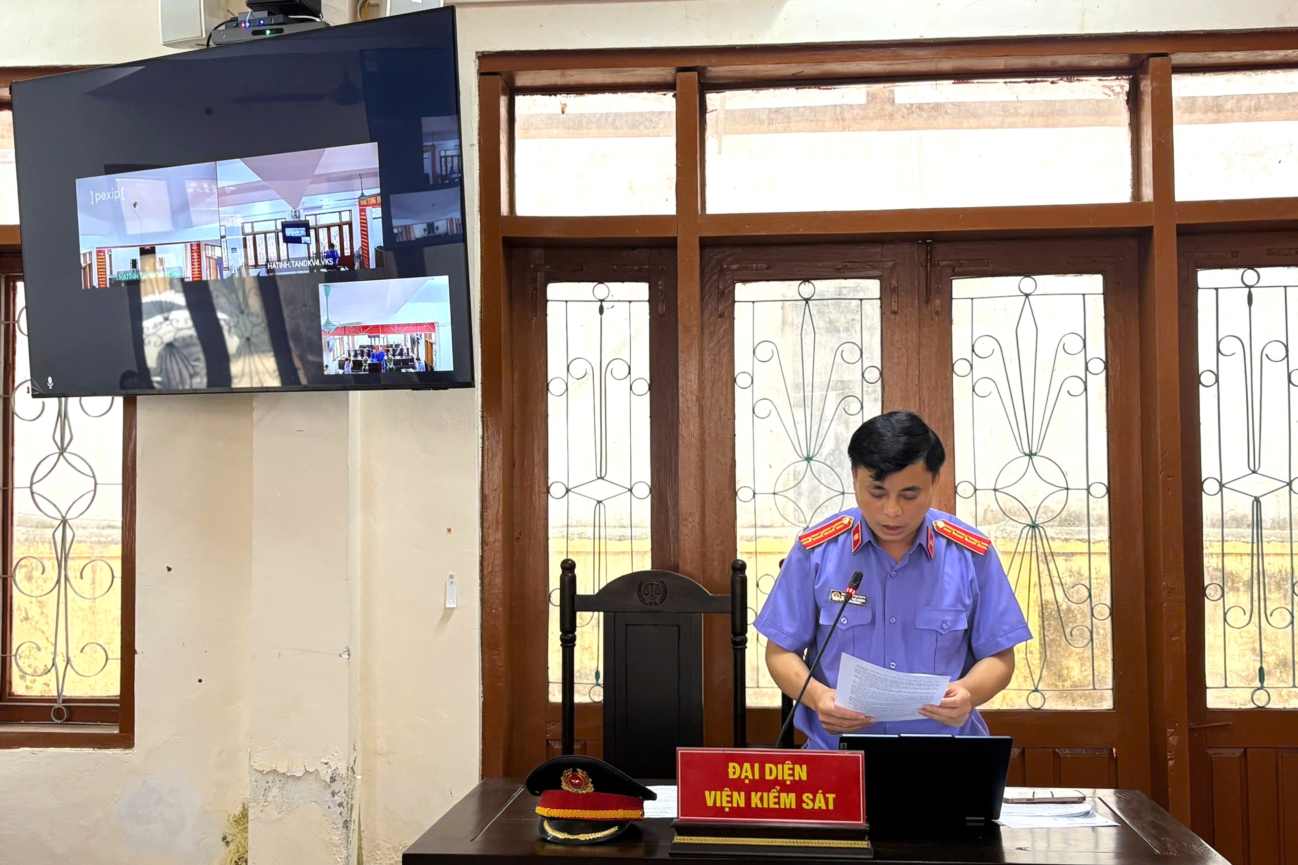 Viện trưởng VKSND khu vực 4- Hà Tĩnh trực tiếp thực hành quyền công tố, kiểm sát xét xử vụ án hình sự