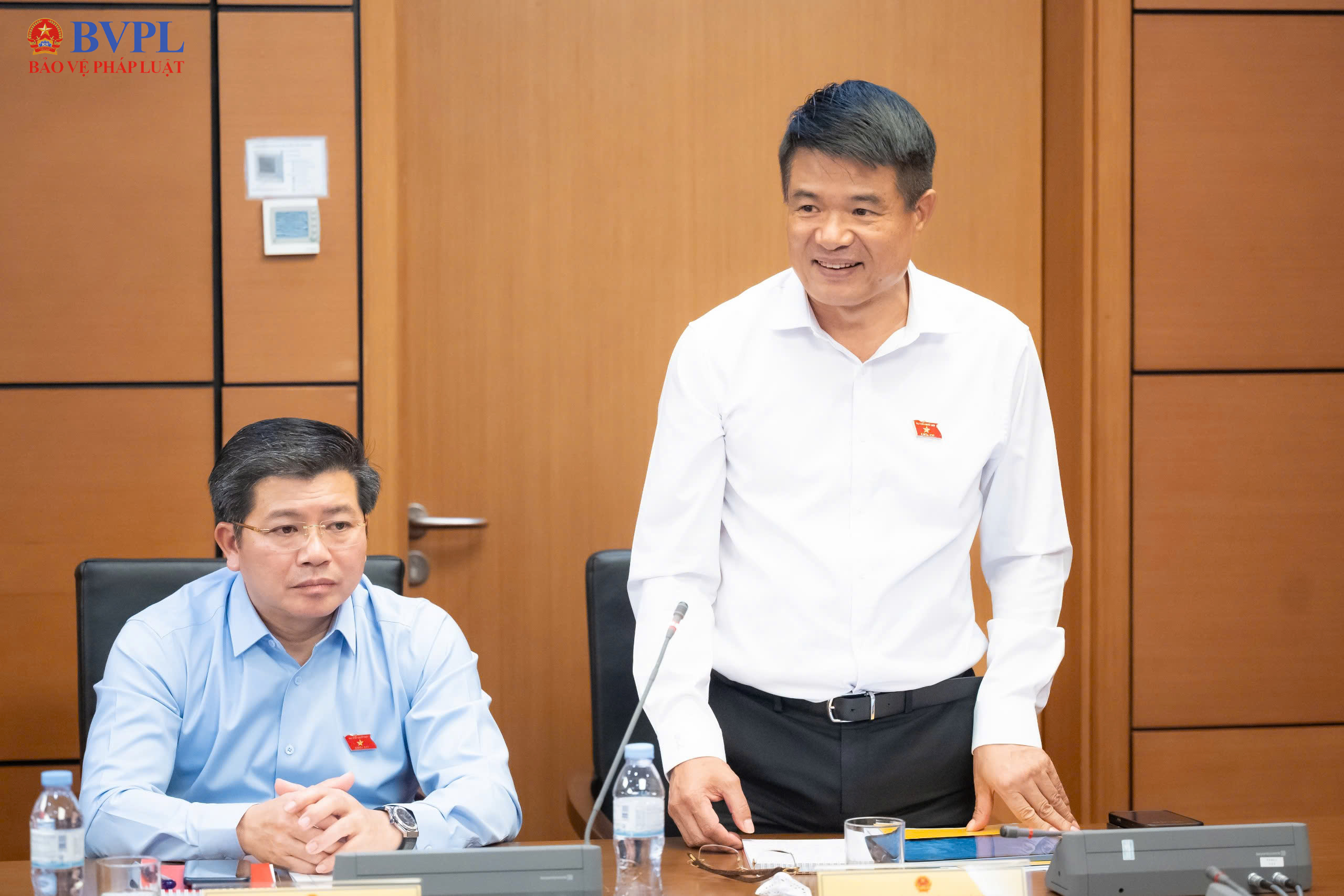 Viện trưởng Nguyễn Huy Tiến góp ý vào dự án Luật Thủ đô sửa đổi tại phiên thảo luận của Quốc hội