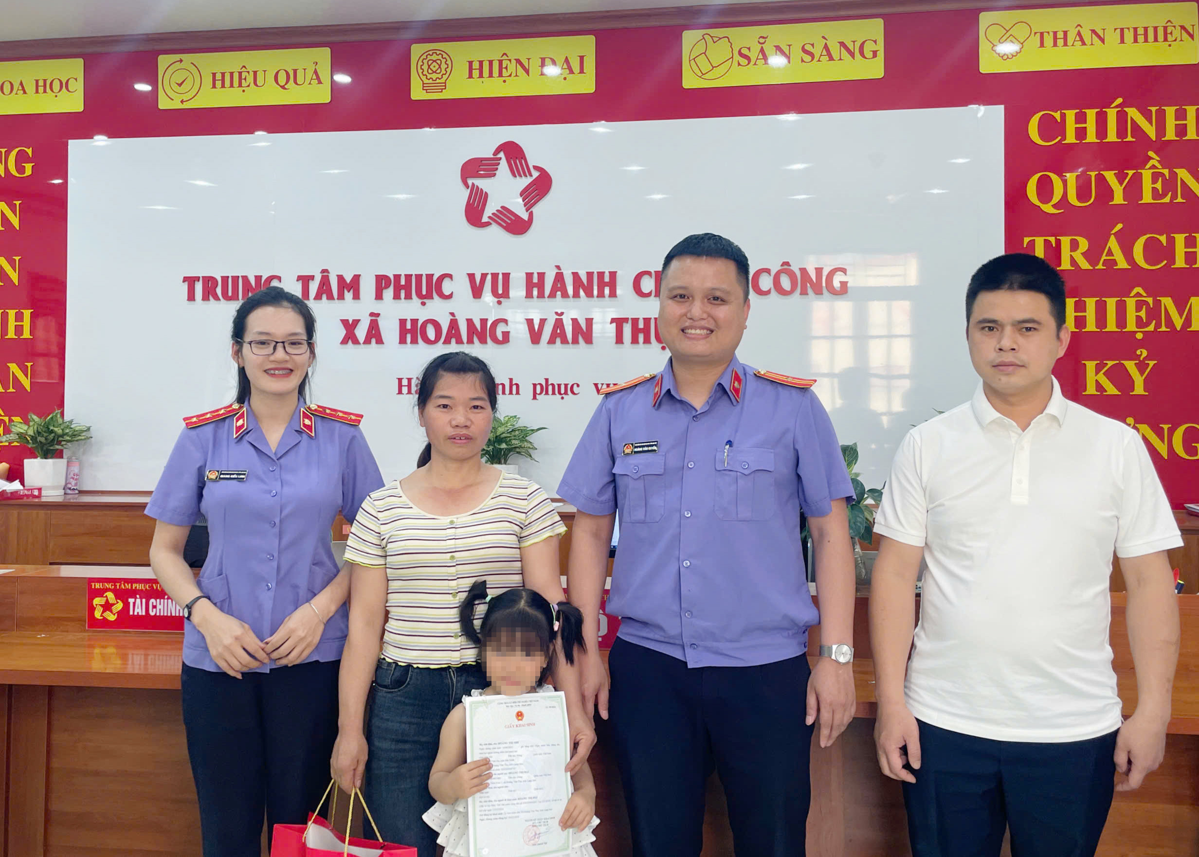 Viện kiểm sát vào cuộc, UBND xã cấp giấy khai sinh cho bé gái 4 tuổi