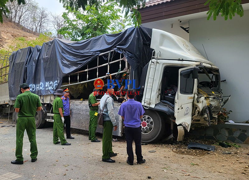 VKSND Khu vực 12 tỉnh Lâm Đồng khám nghiệm hiện trường vụ tử vong do tai nạn lao động