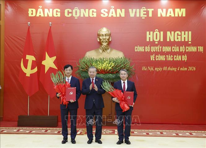 Trao quyết định bổ nhiệm Trưởng ban Tổ chức Trung ương và Chánh Văn phòng Trung ương Đảng