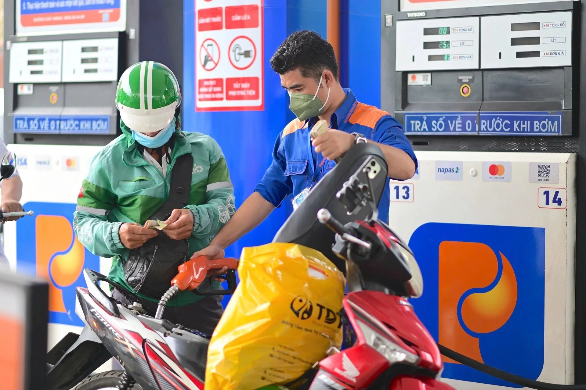 Ngày 9 4 Xăng dầu tiếp tục giảm giá, dầu điêzen 0 05S giảm 9 872 đồng lít