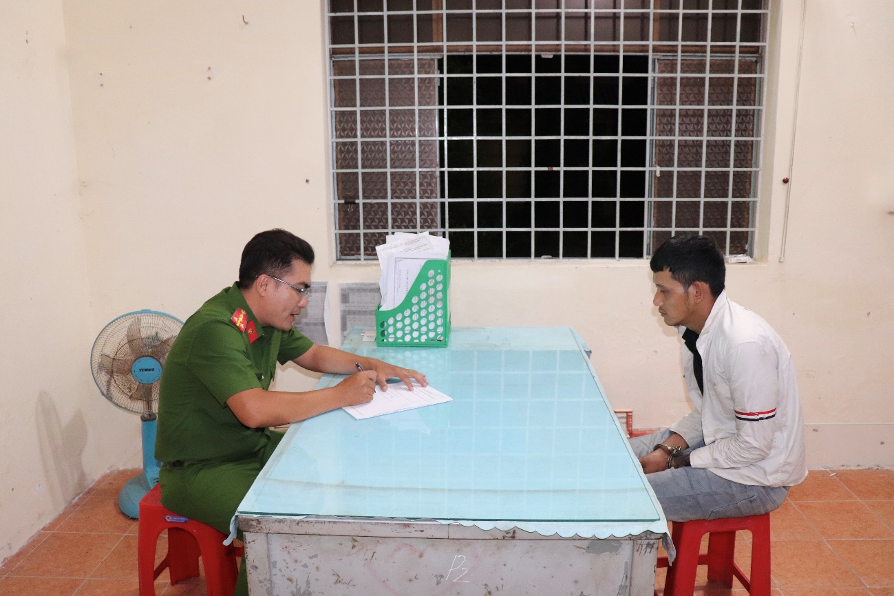 Đối tượng truy nã có biệt danh “Chích Chòe” sa lưới tại quán cà phê