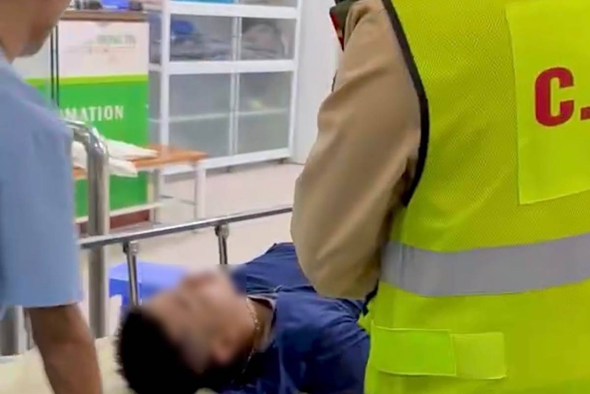 Kịp thời mở đường đưa 2 người bị tai nạn lao động đi cấp cứu