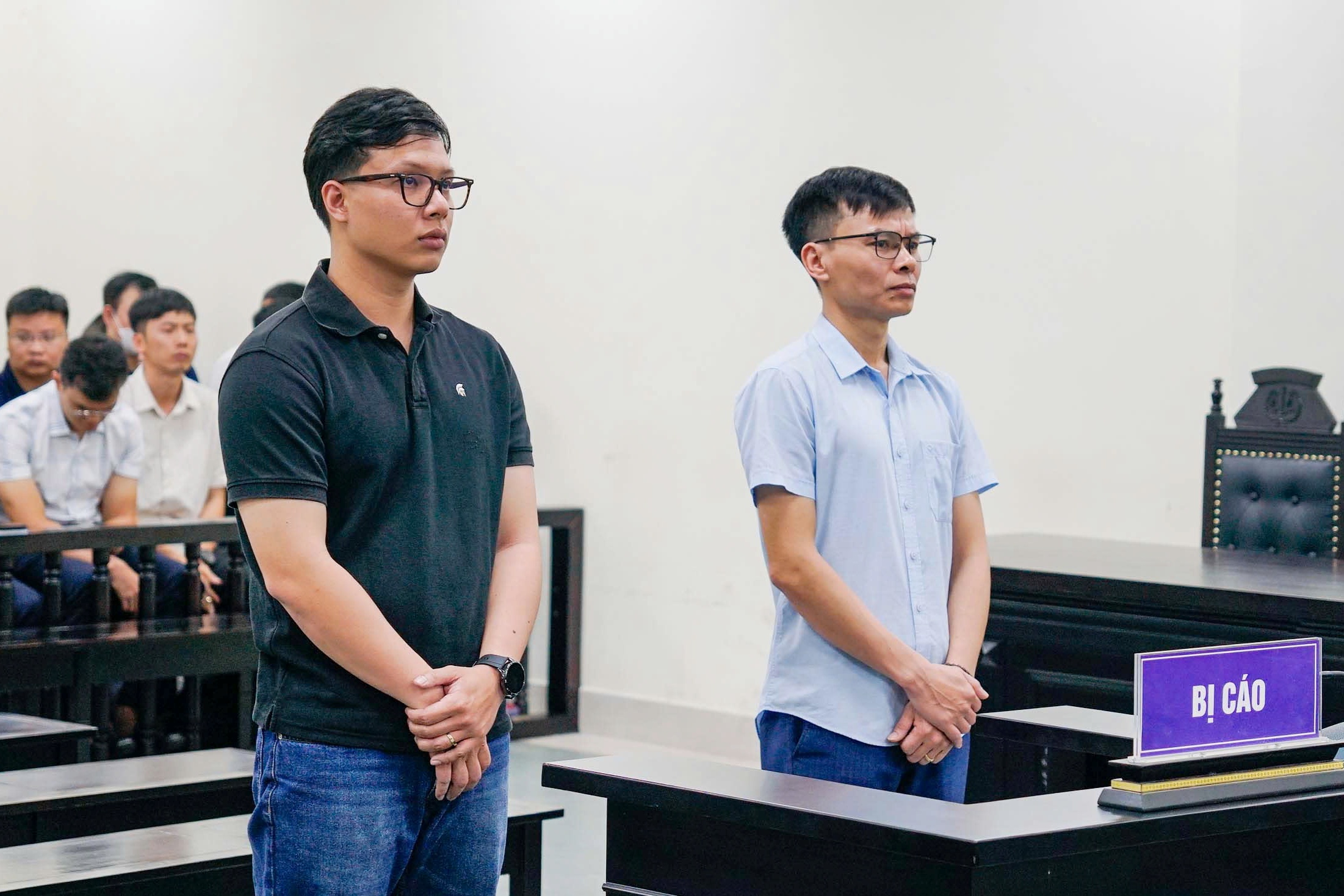 Vụ cháy ở Trung Kính làm 15 người chết Hai cựu cán bộ phòng cháy chữa cháy hầu tòa vì buông lỏng quản lý