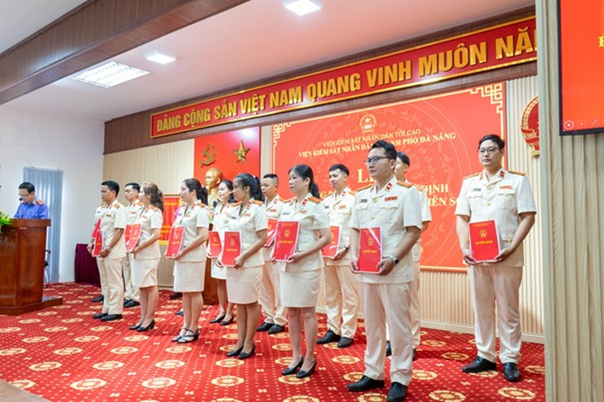 VKSND TP Đà Nẵng trao quyết định bổ nhiệm 14 Kiểm sát viên sơ cấp