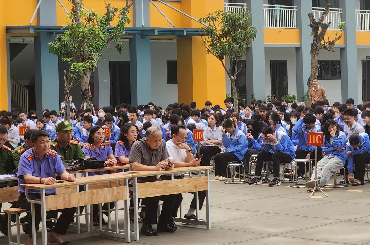 Chi đoàn VKSND khu vực 12 – Hải Phòng phối hợp đưa pháp luật vào trường học