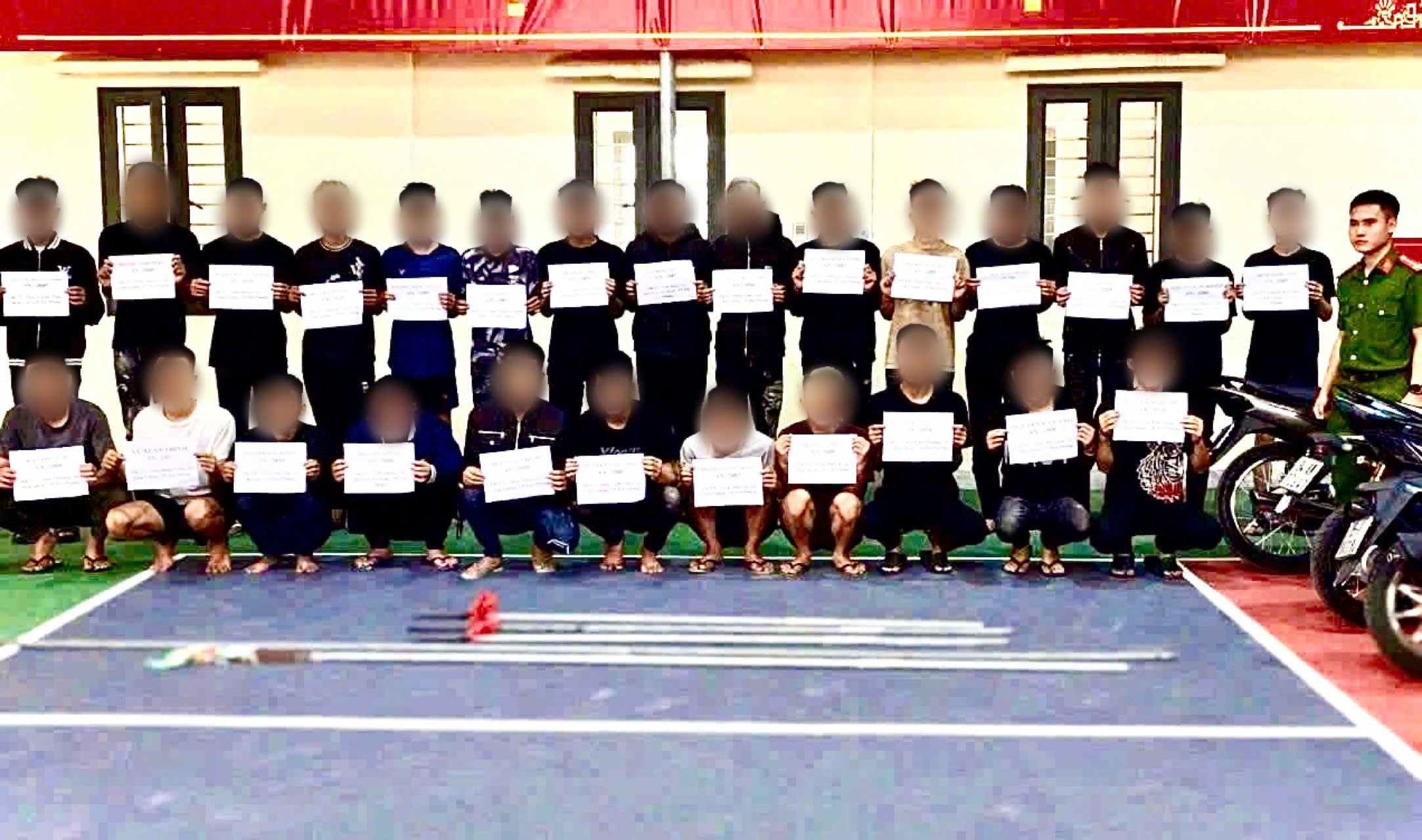 Triệu tập 23 “báo thủ” mang hung khí gây rối trong đêm