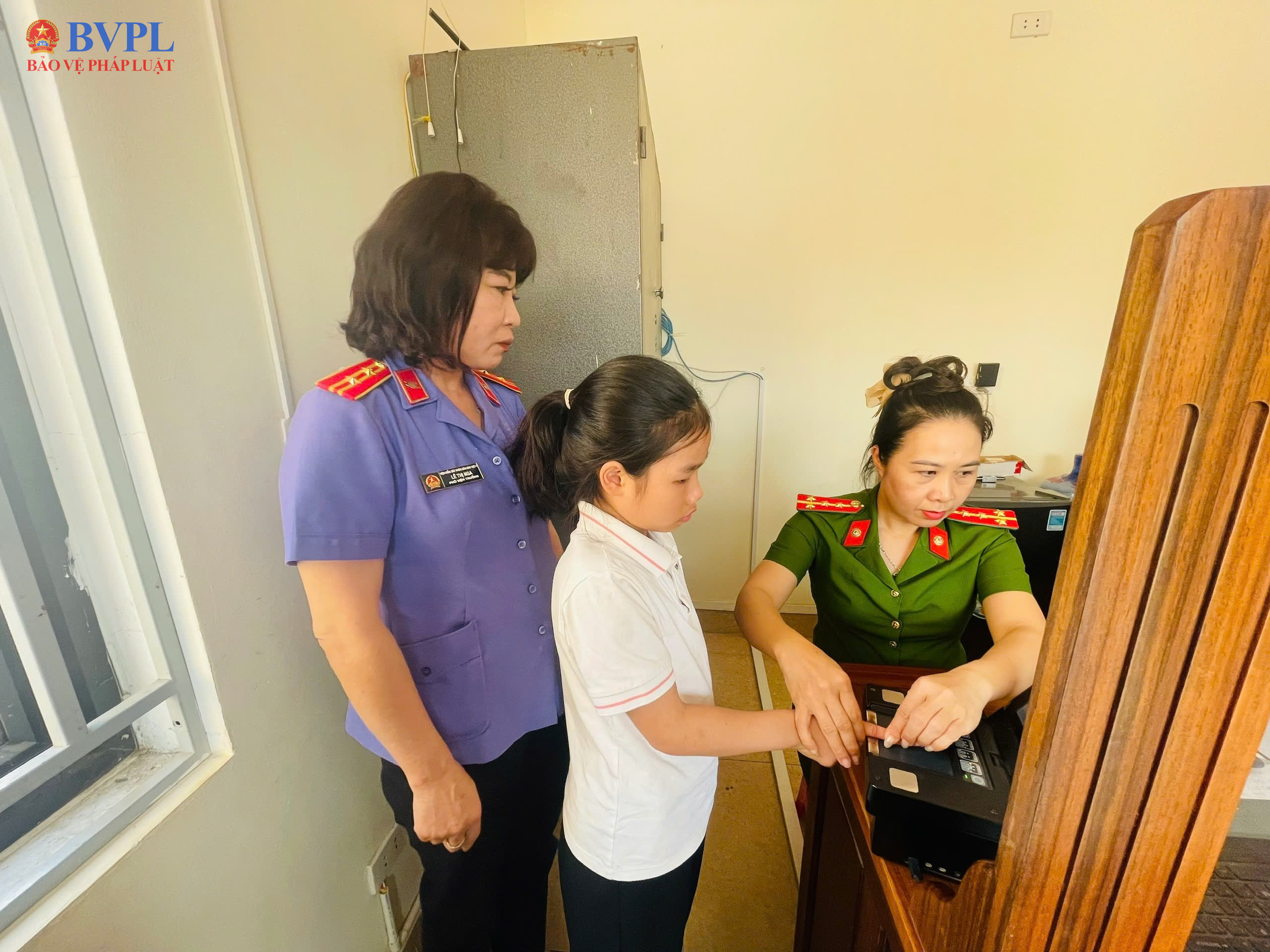 VKSND khu vực 4 - Hà Tĩnh phối hợp cấp thẻ căn cước cho trẻ em mồ côi