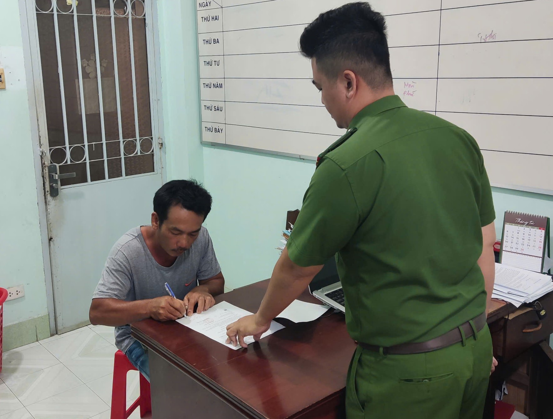 Khởi tố đối tượng lái vỏ lãi tông chết người trên sông Tiền