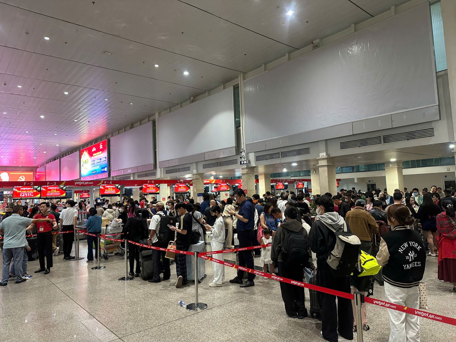 Dịp lễ 30 4 và 1 5 Vé máy bay khan hiếm, du lịch giữ giá để hút khách