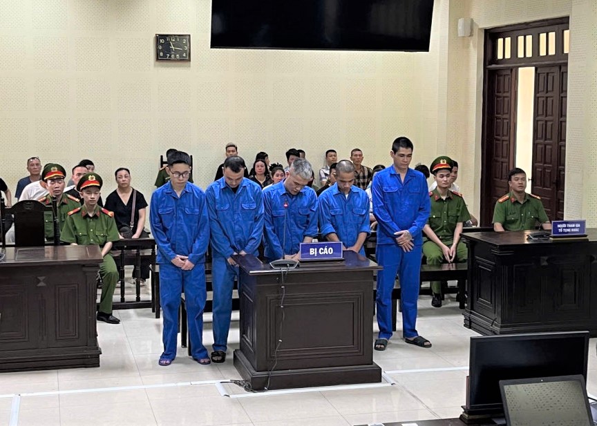 5 bị cáo lĩnh hơn 43 năm tù vì tổ chức sử dụng, mua bán ma túy