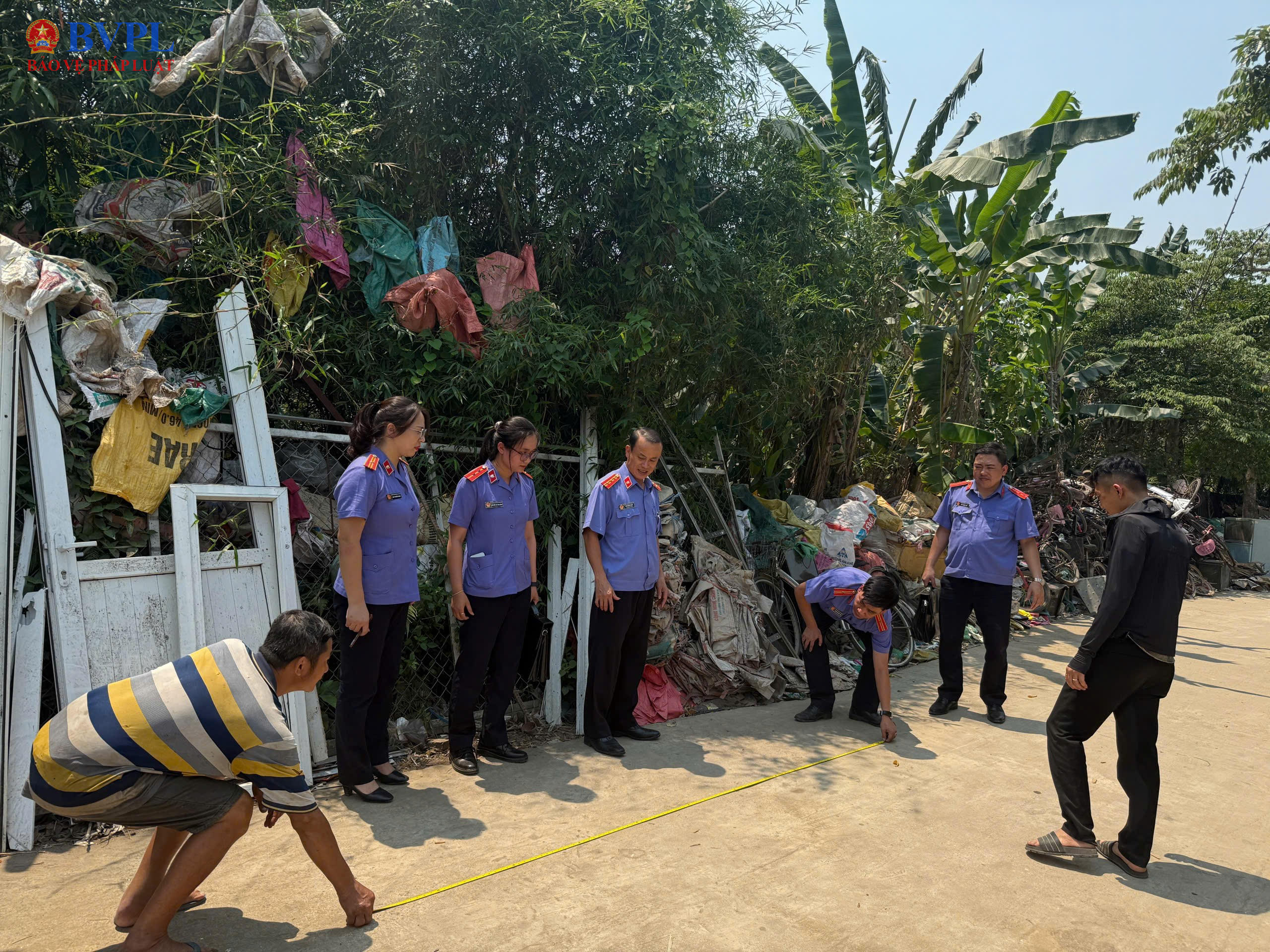 VKSND khu vực 5 - Hà Tĩnh kiến nghị khắc phục vi phạm, bảo vệ hành lang an toàn giao thông đường bộ