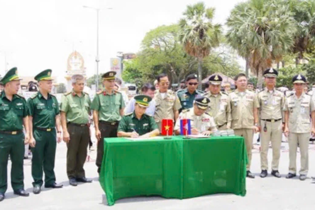 Tiếp nhận 73 công dân từ Campuchia Phát hiện đối tượng truy nã khi làm thủ tục nhập cảnh