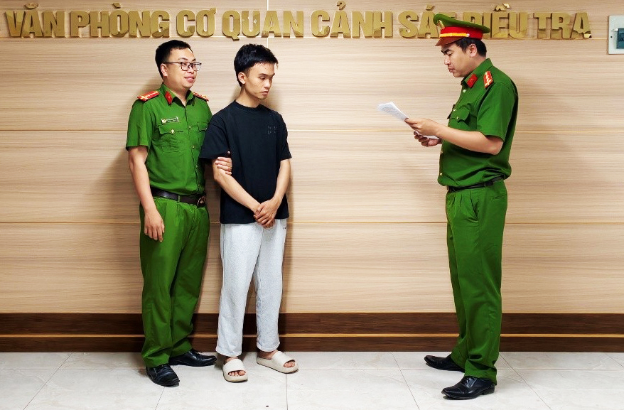 Đưa điện thoại cho cán bộ ngân hàng thao tác, khách hàng thành chủ nợ món vay trực tuyến 1,7 tỉ đồng