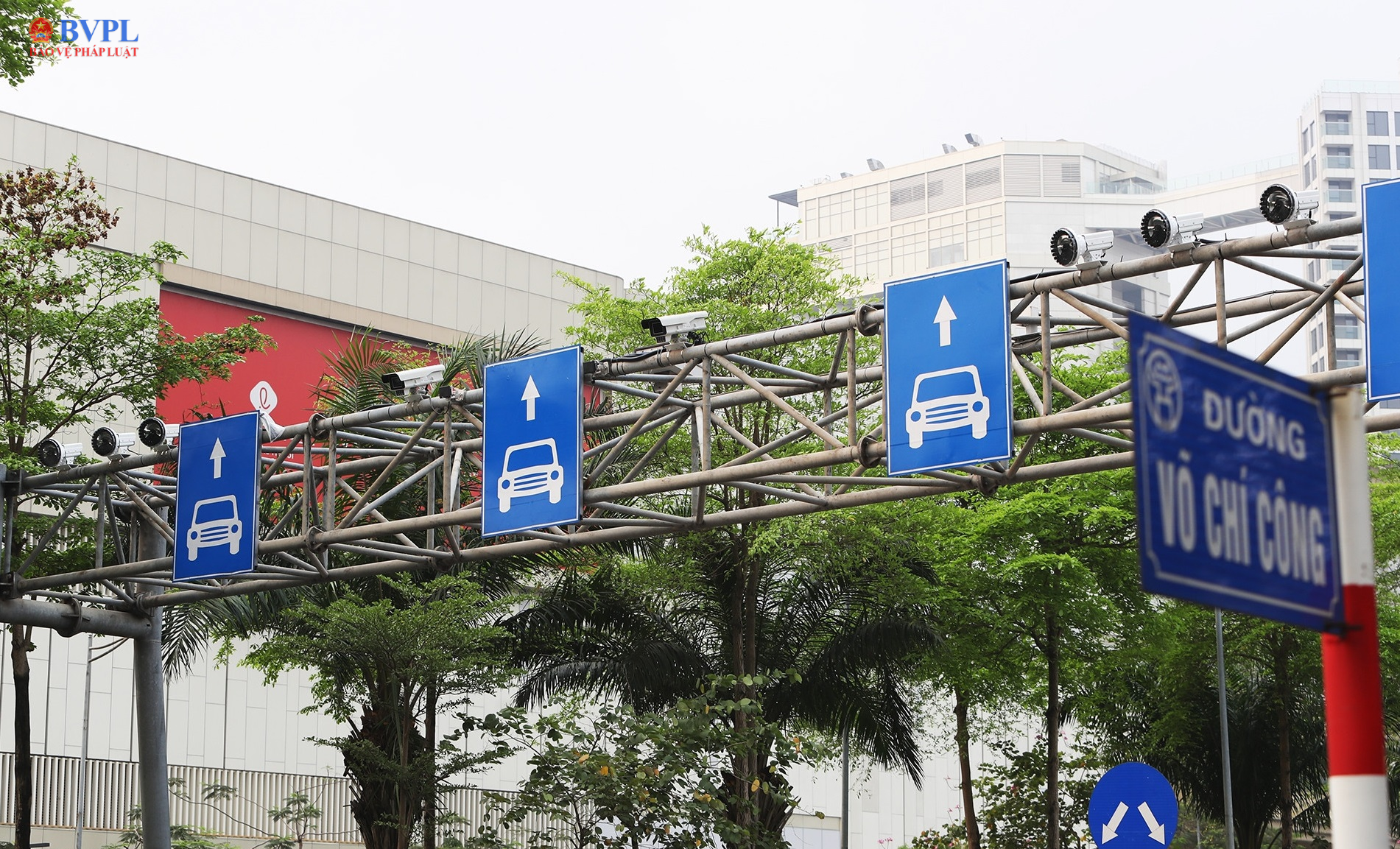 Hà Nội tăng cường camera AI trên đường Võ Chí Công, phục vụ giám sát và xử lý vi phạm