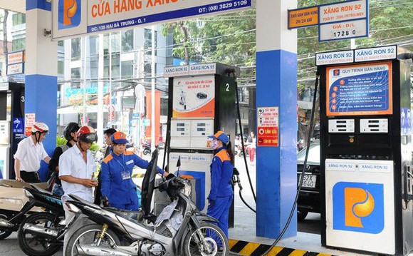 Triển khai khẩn chính sách về thuế đối với xăng, dầu và nhiên liệu bay theo Nghị quyết của Quốc hội