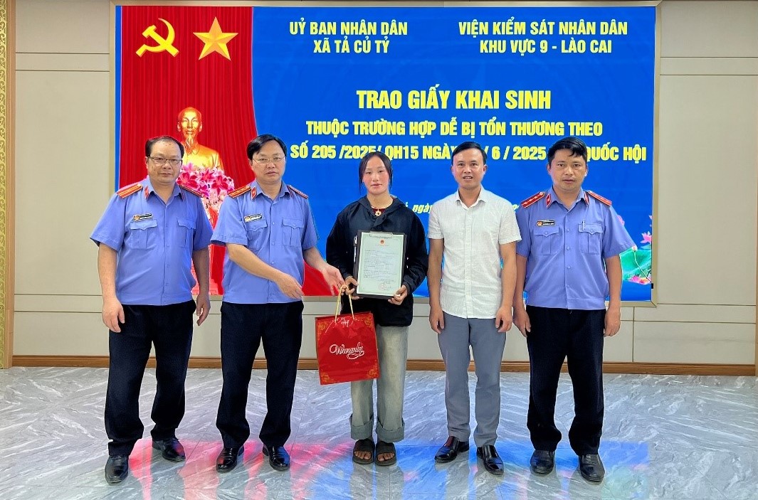 VKSND khu vực 9, tỉnh Lào Cai kịp thời hỗ trợ cấp giấy khai sinh cho 4 trẻ em tại xã Tả Củ Tỷ