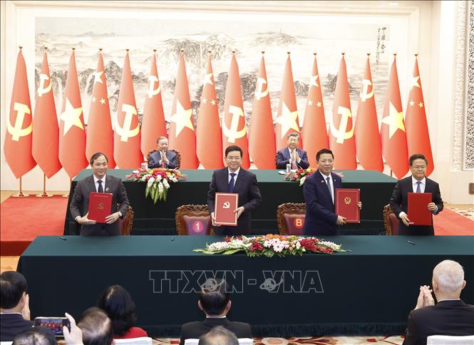 Lễ ký kết một số văn kiện hợp tác tiêu biểu giữa Việt Nam - Trung Quốc