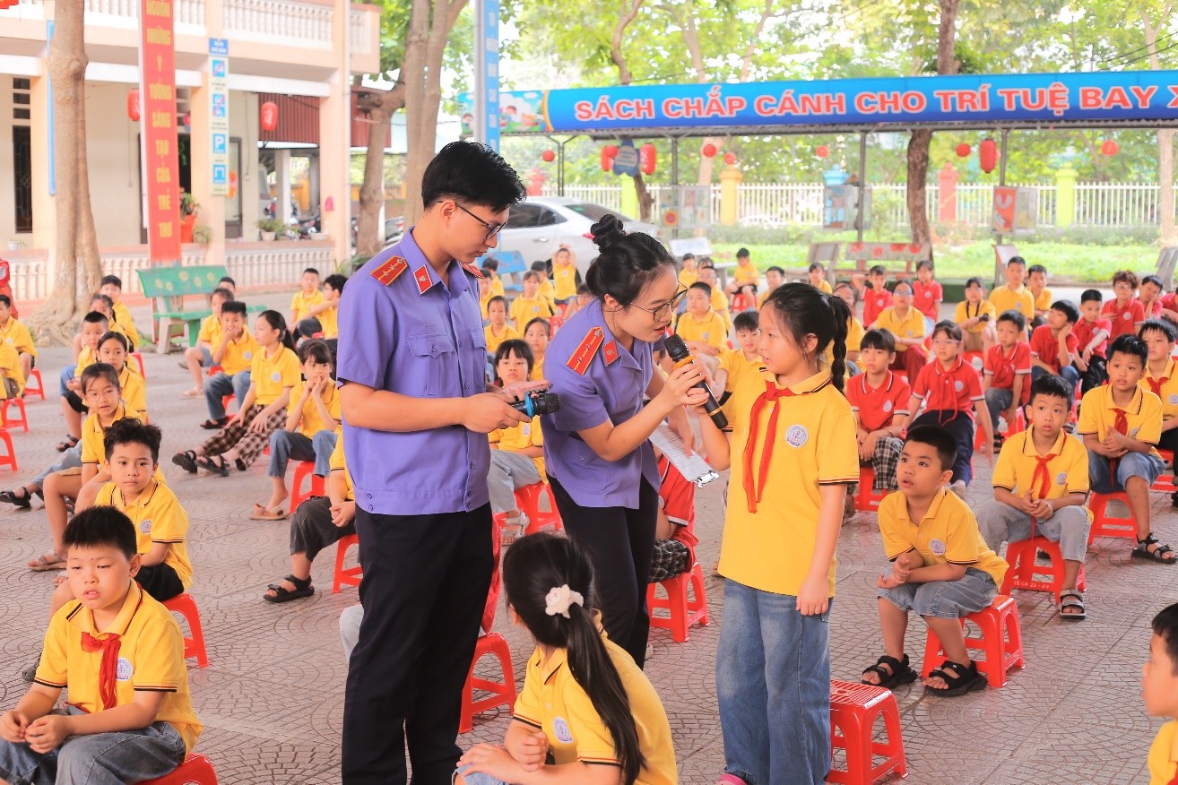 VKSND khu vực 1, tỉnh Phú Thọ tuyên truyền pháp luật tại Trường Tiểu học Chính Nghĩa