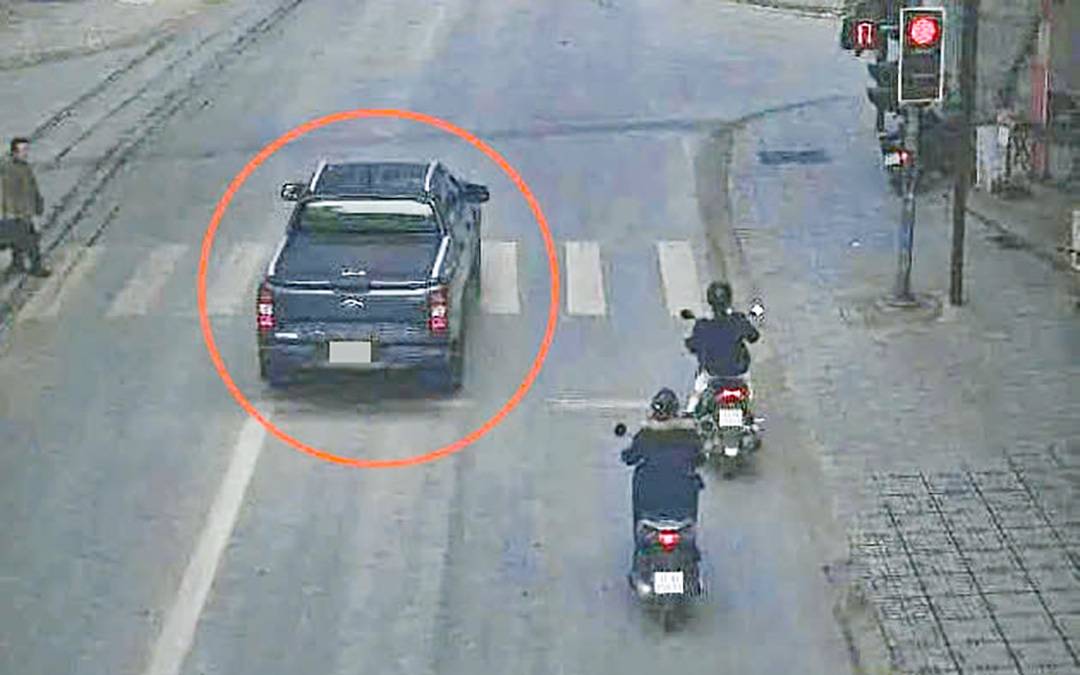 Vượt đèn đỏ đưa người thân đi cấp cứu, làm sao để thoát phạt nguội đúng luật